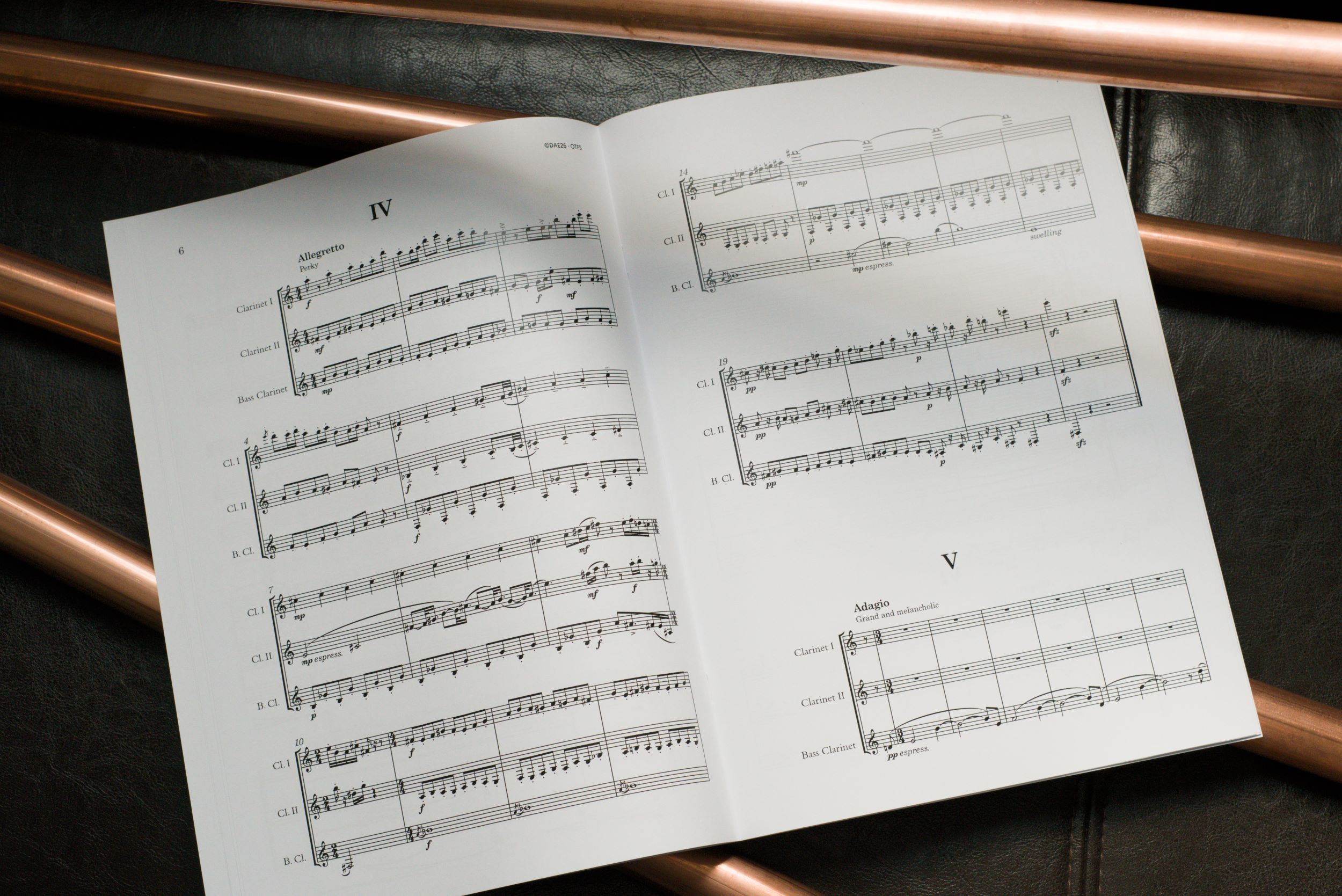 Preview of the score – There are no individual parts, players play out of the score of which there are two more included, however, without a hard cover.